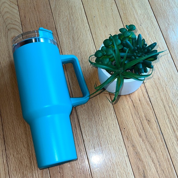 Other - Blue 40 oz cup